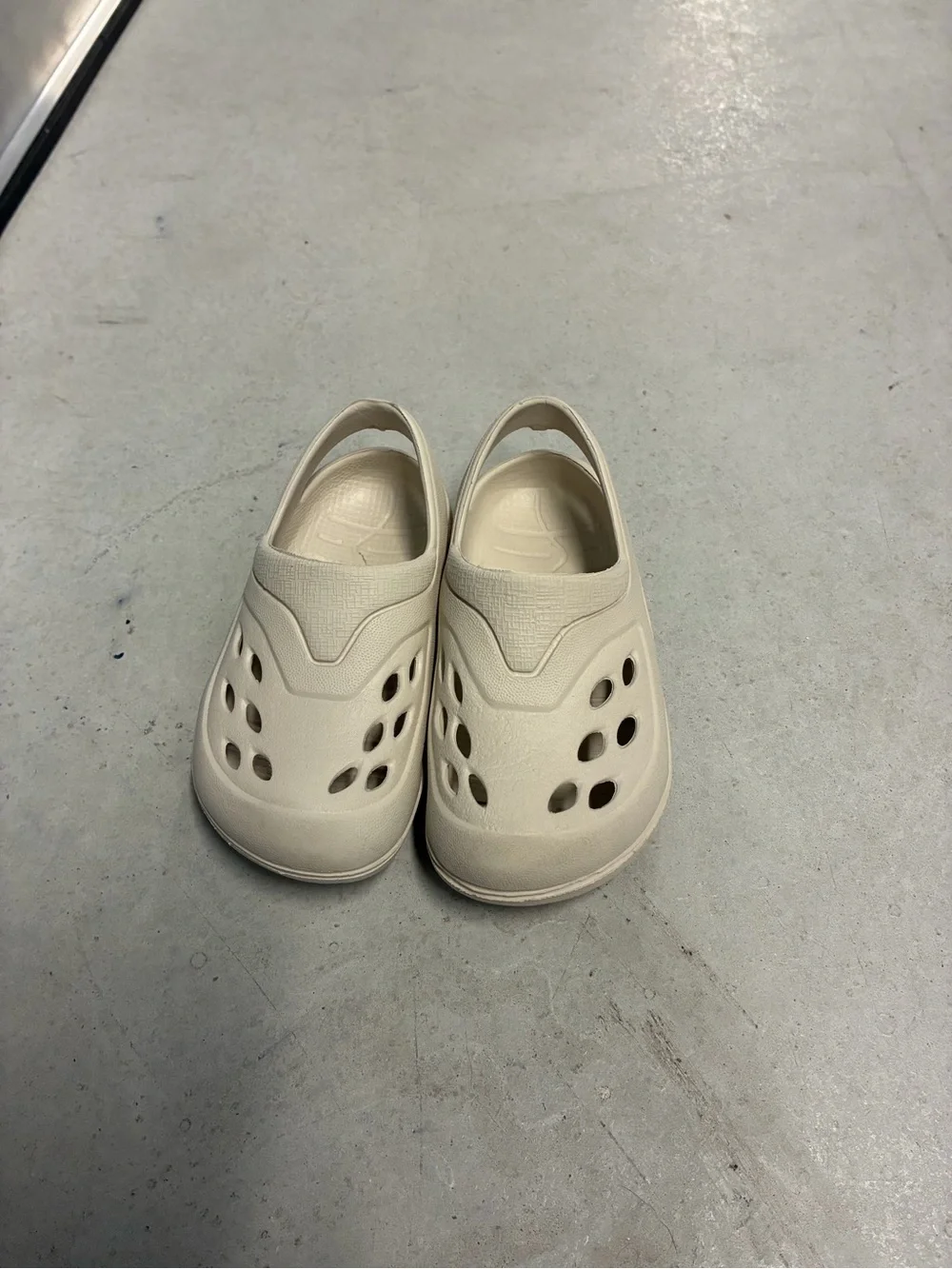 Kids Lightweight Slip-On Clog in Cream